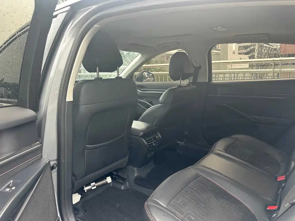 Ford Mondeo — миниатюра 8