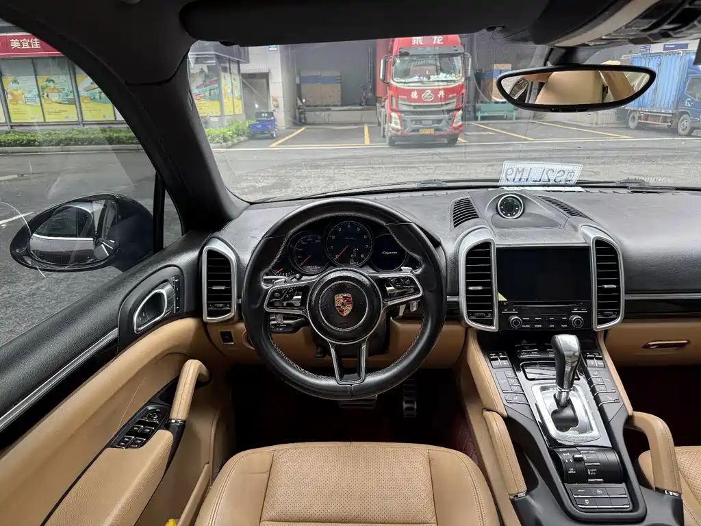 Porsche Cayenne — миниатюра 4