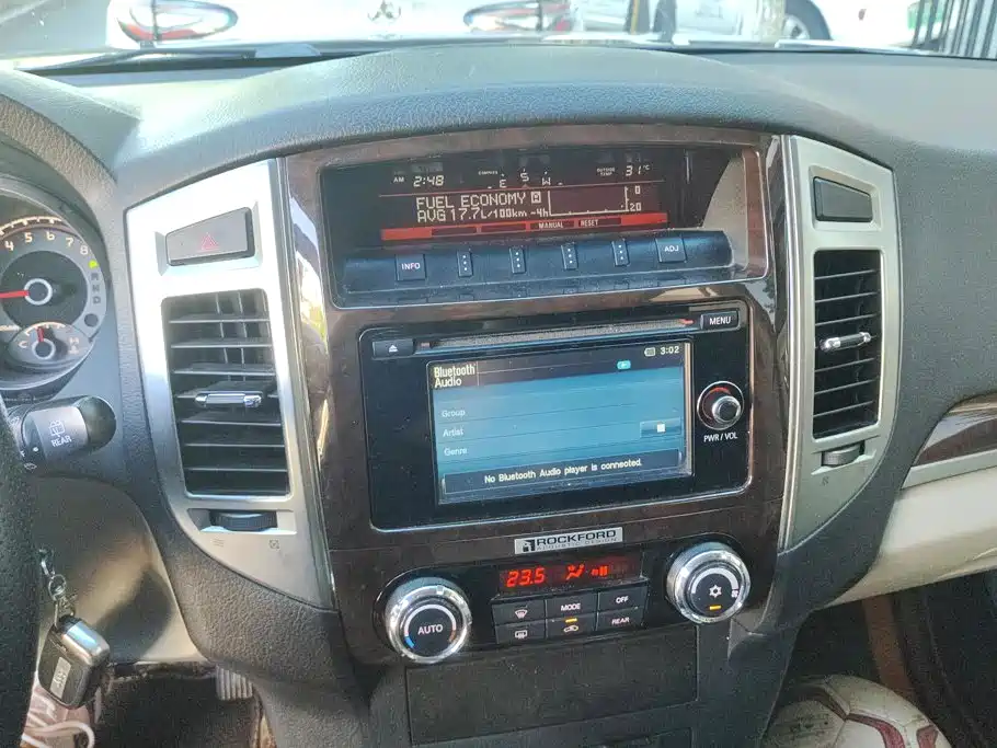 Mitsubishi Pajero (Import) — миниатюра 13