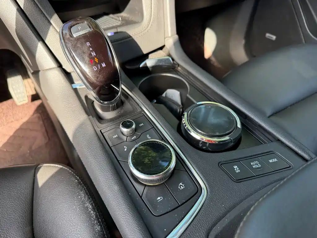 Cadillac XT6 — миниатюра 9