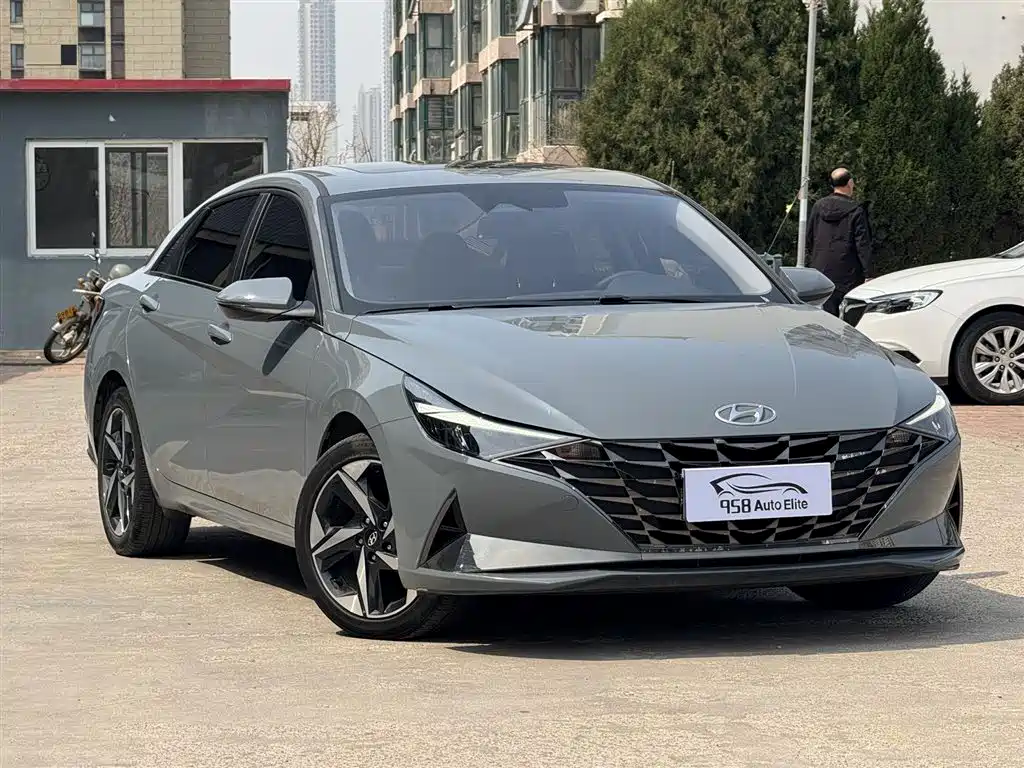 HYUNDAI ELANTRA