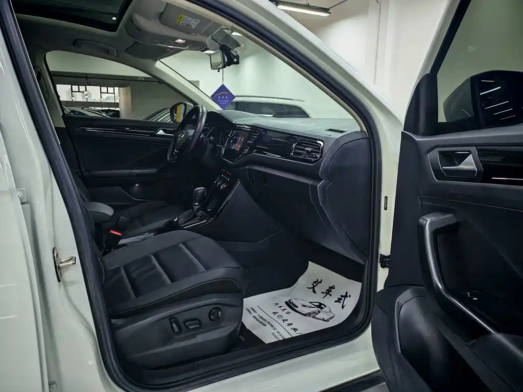 Volkswagen T-Roc — миниатюра 13