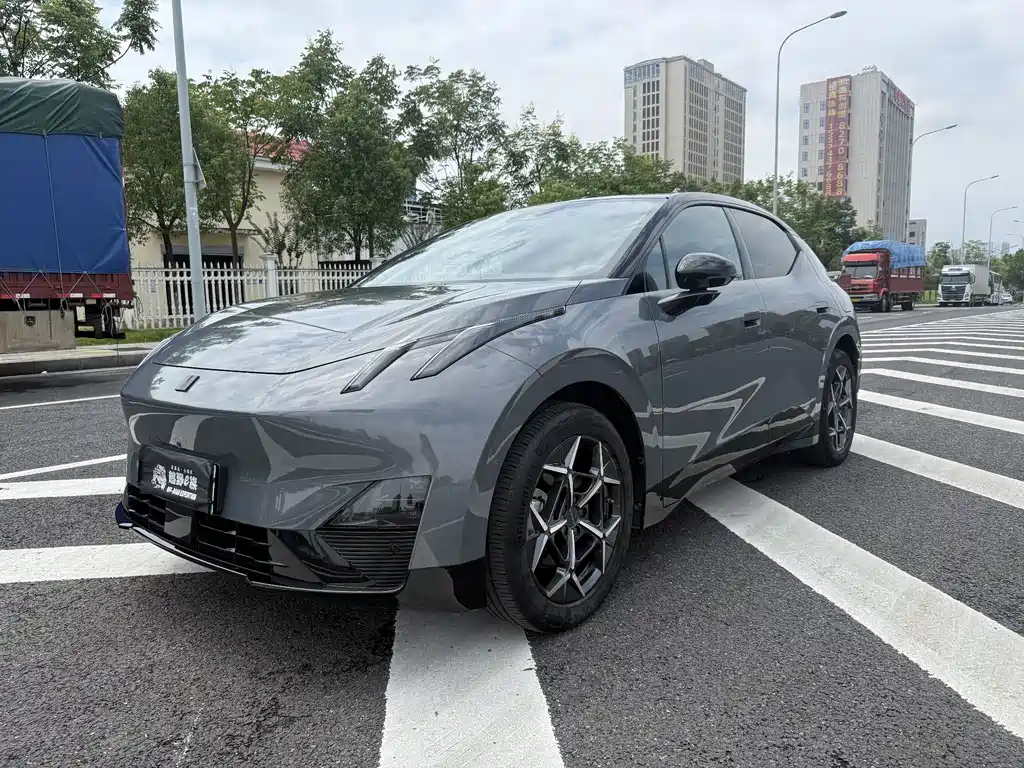 Lynk & Co Z20