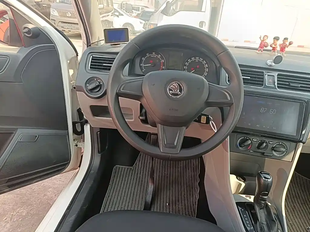 Skoda Rapid — миниатюра 11