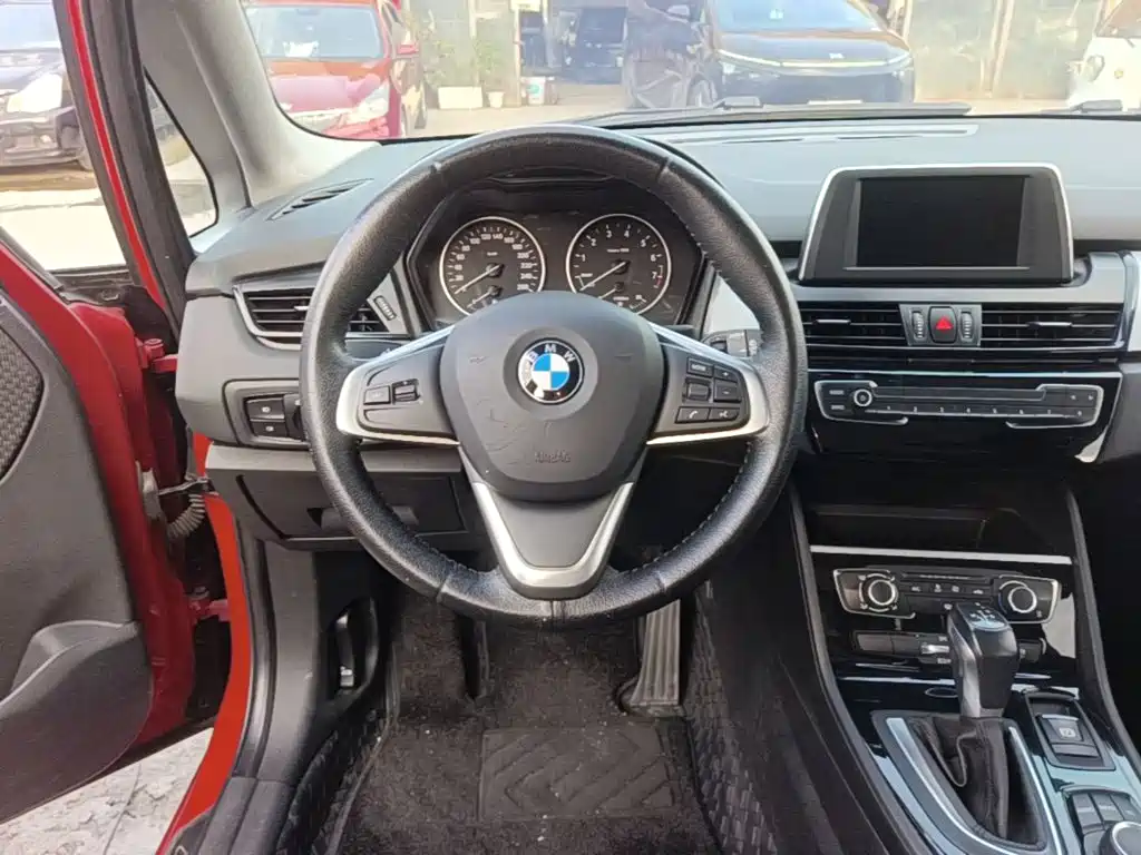BMW 2 Series Active Tourer — миниатюра 11