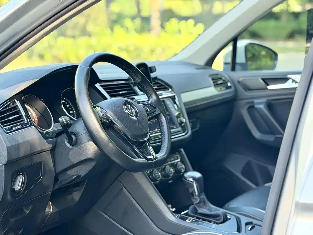 Volkswagen Tiguan L — миниатюра 11