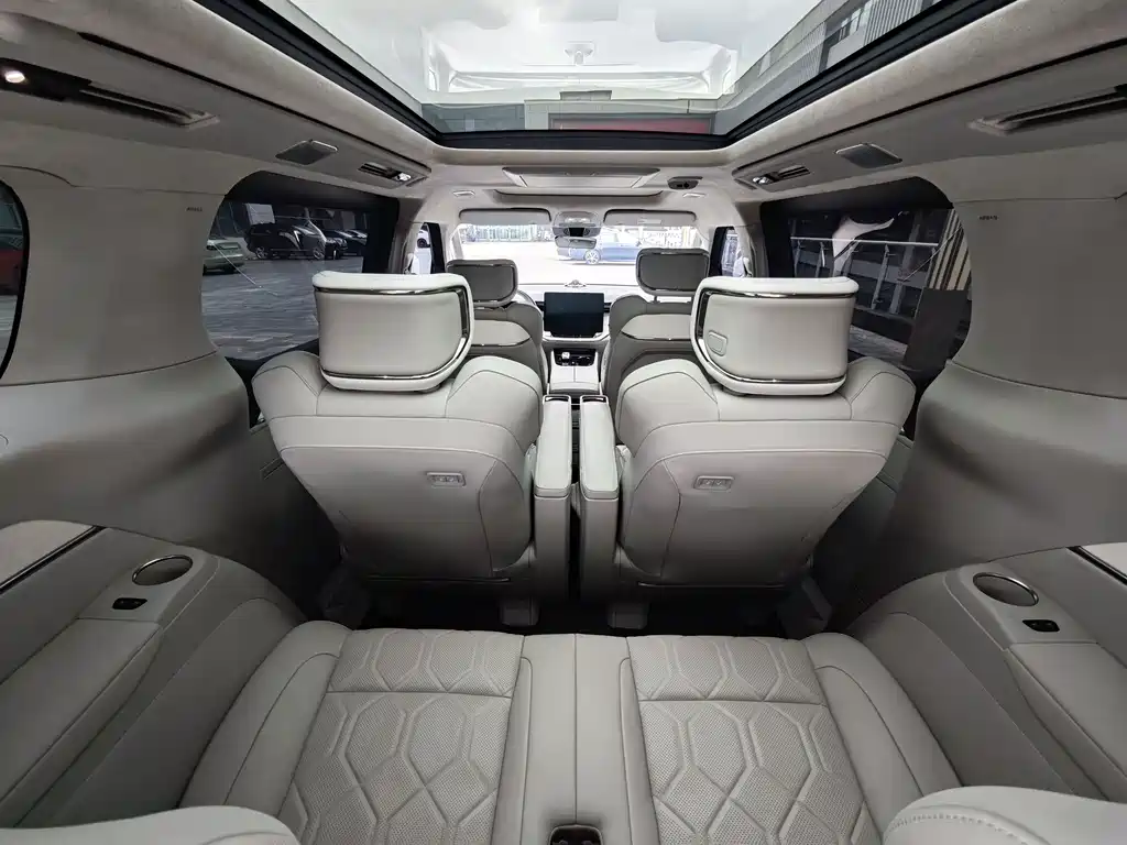 Volvo EM90 — миниатюра 25