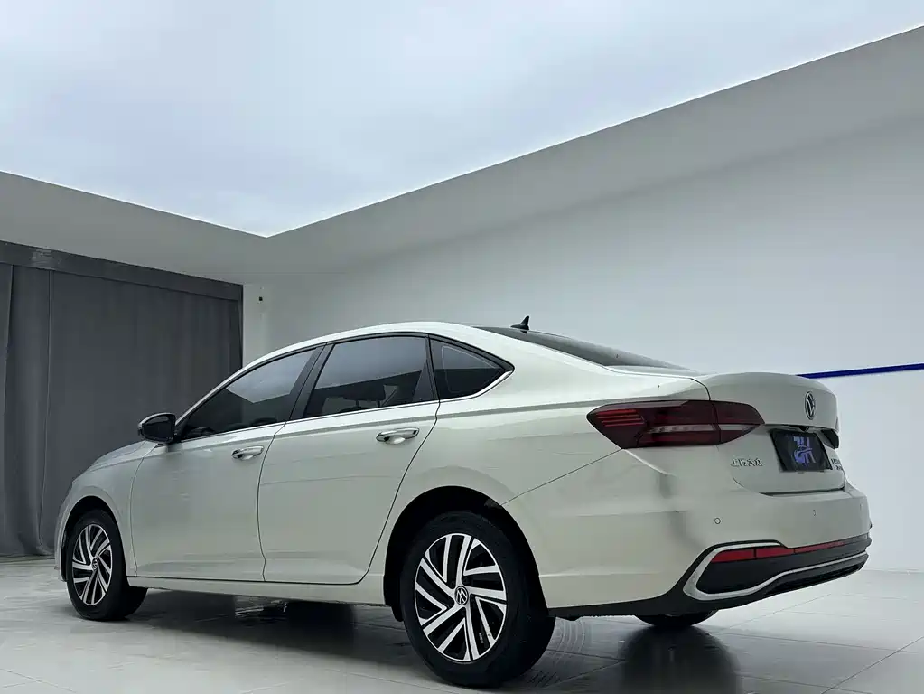 Volkswagen Lavida — миниатюра 4