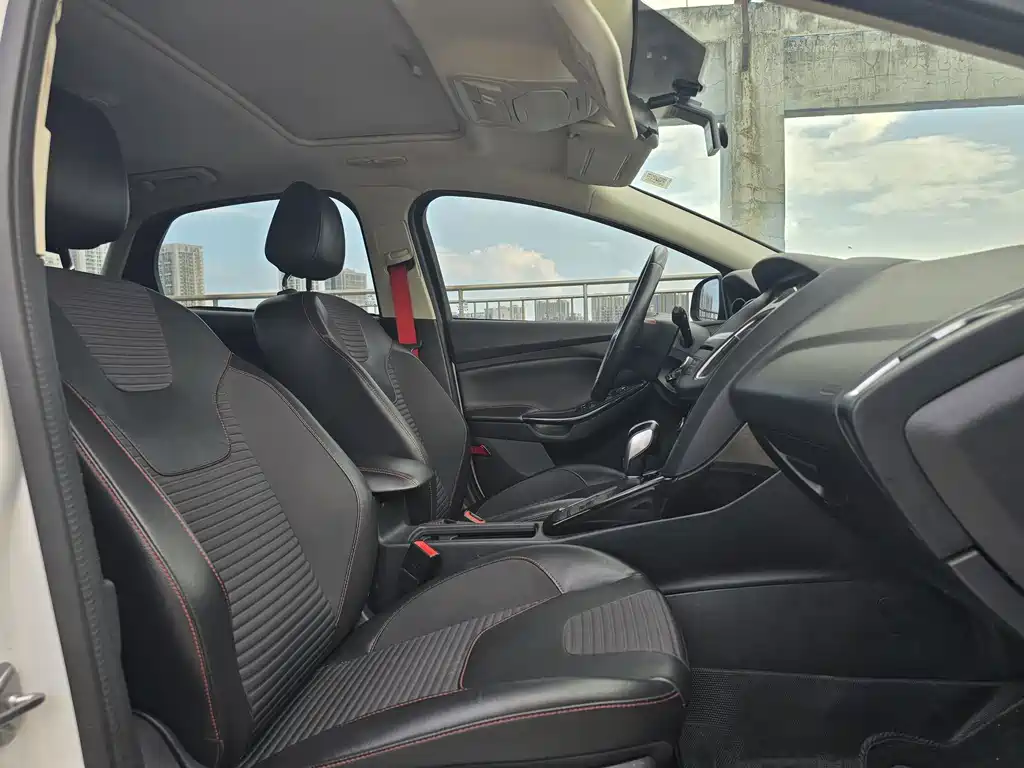Ford Focus — миниатюра 8