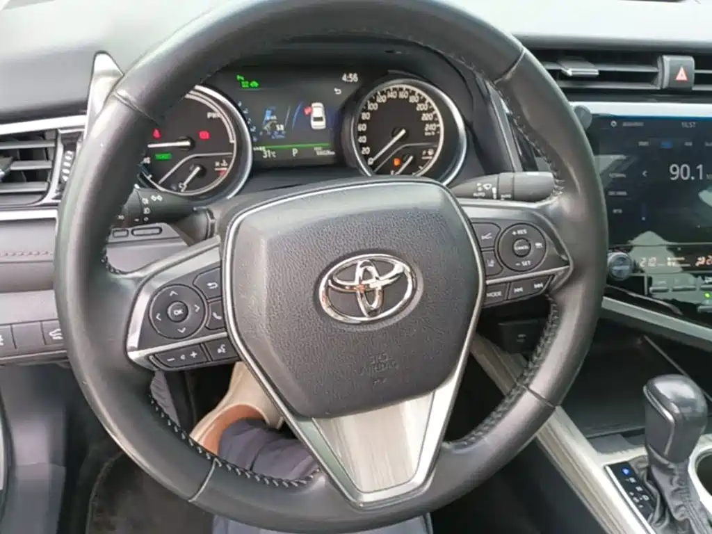 Toyota Camry — миниатюра 11