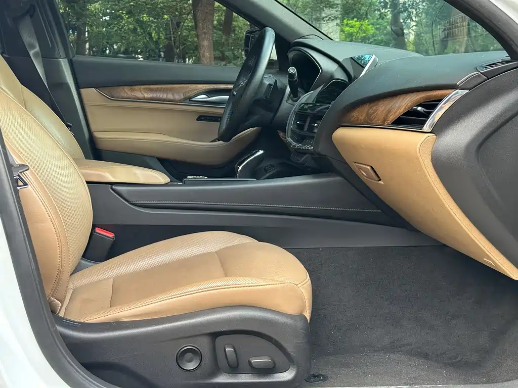 Cadillac CT5 — миниатюра 12