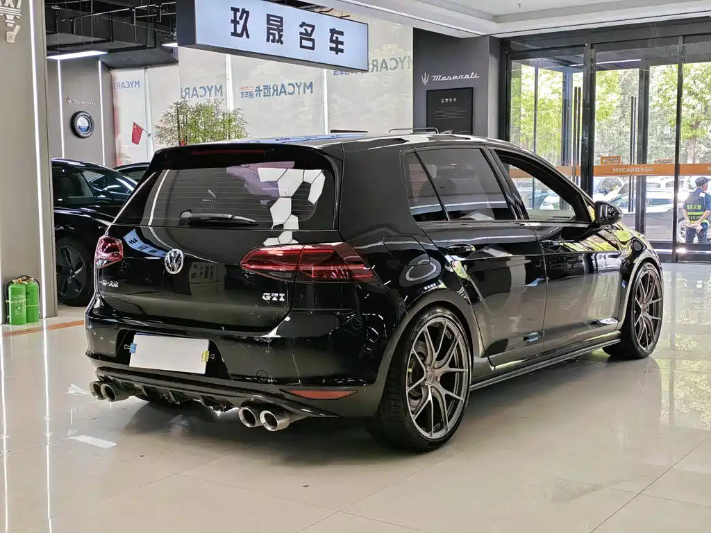 VOLKSWAGEN GOLF GTI