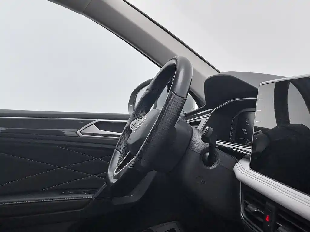 Volkswagen Tiguan L — миниатюра 22
