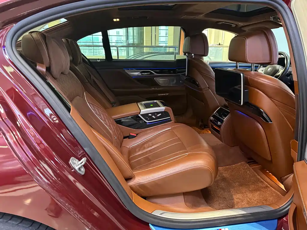 BMW 7 Series — миниатюра 7