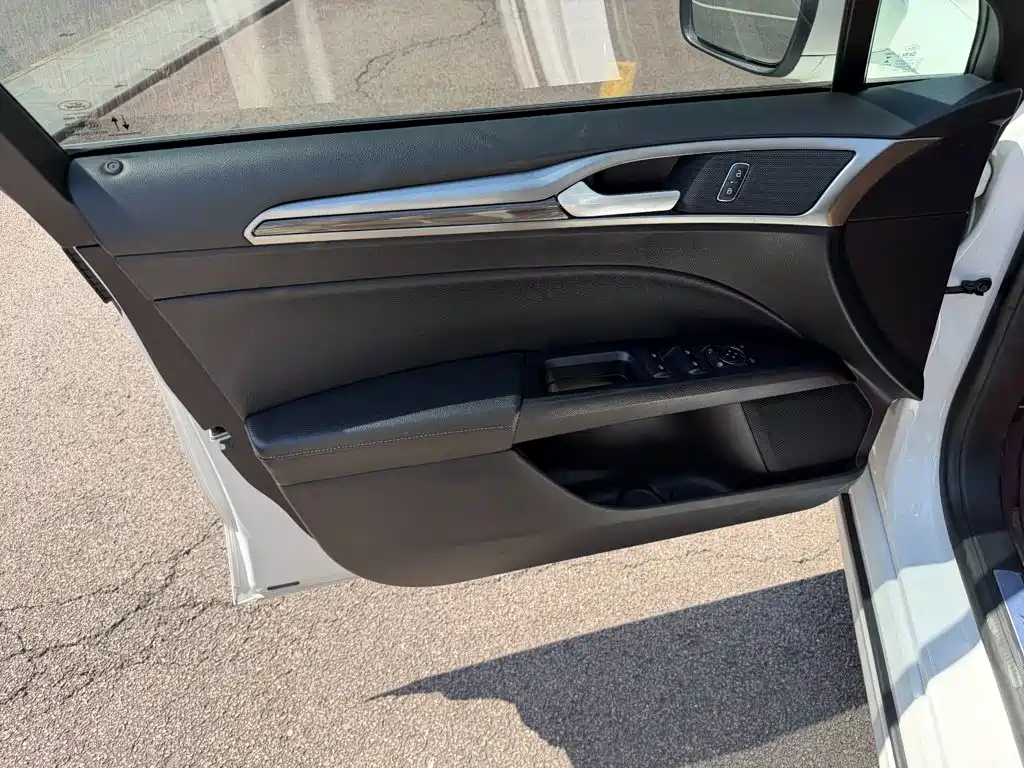 Ford Mondeo — миниатюра 6