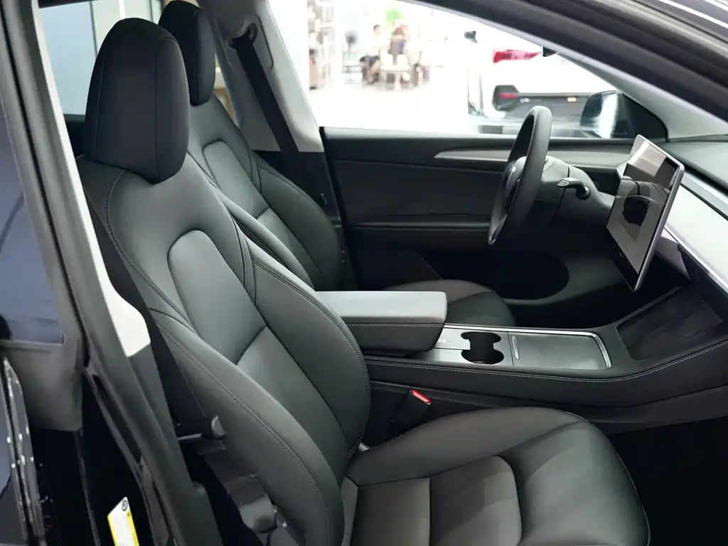 Tesla Model Y 2023 — фото 15