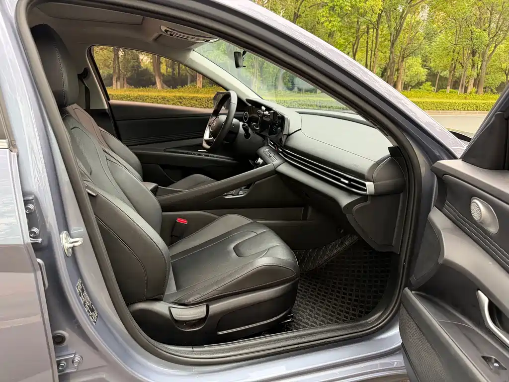 Hyundai Elantra — миниатюра 9