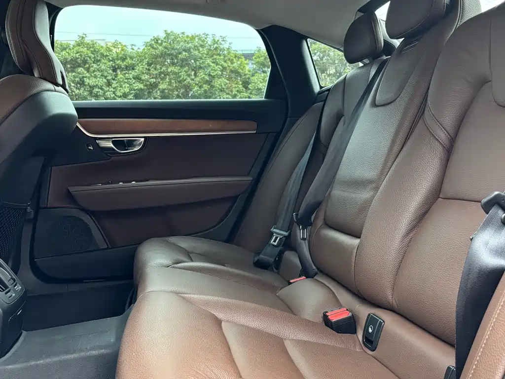 Volvo S90 — миниатюра 11