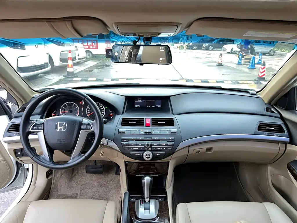 Honda Accord — миниатюра 7