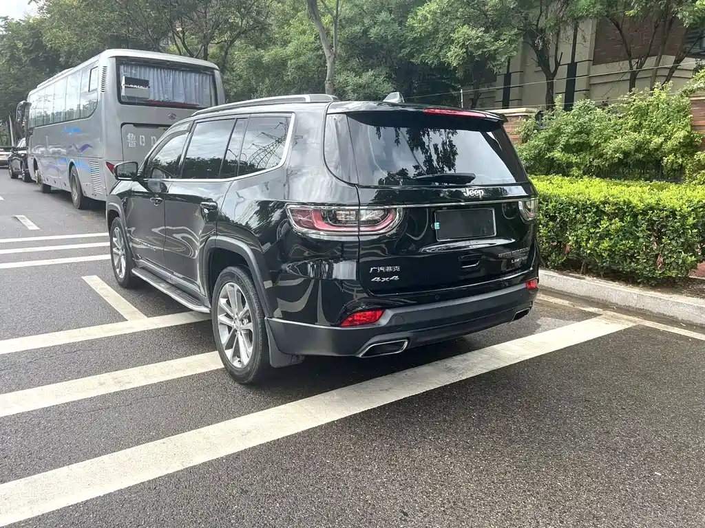 Jeep Grand Commander — миниатюра 9