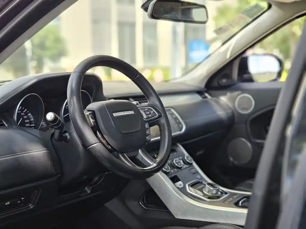 Land Rover Evoque (Import) — миниатюра 17