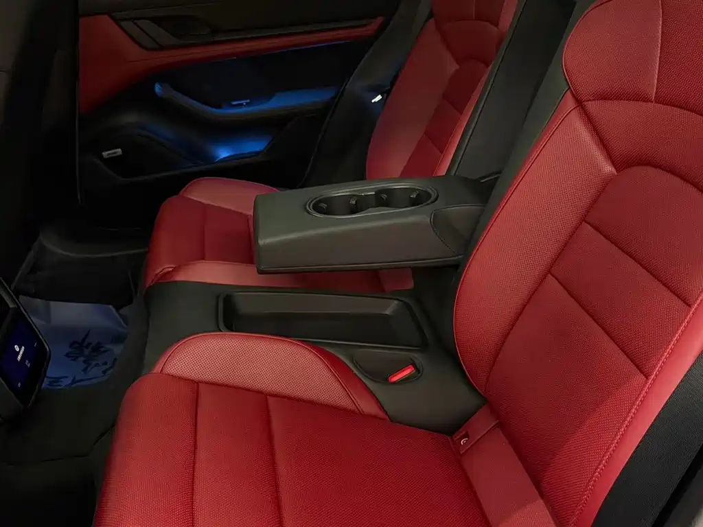 Porsche Taycan — миниатюра 9