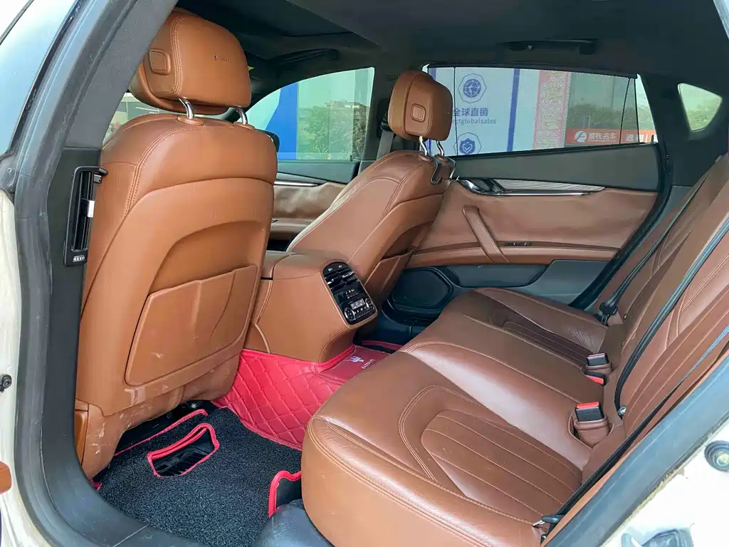 Maserati Quattroporte — миниатюра 8