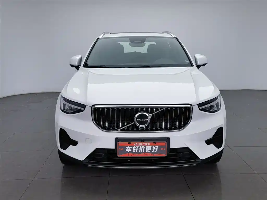 Volvo XC40 2024 B3 Luxury
