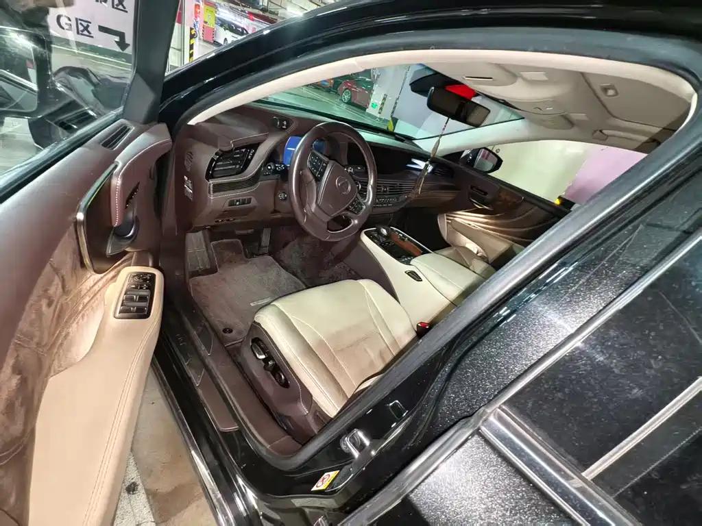 Lexus LS — миниатюра 3