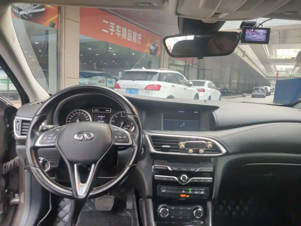 Infiniti QX30 — миниатюра 5