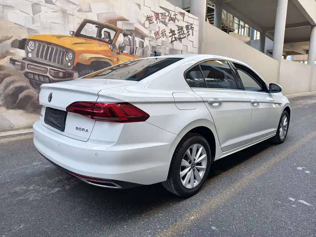 VOLKSWAGEN BORA