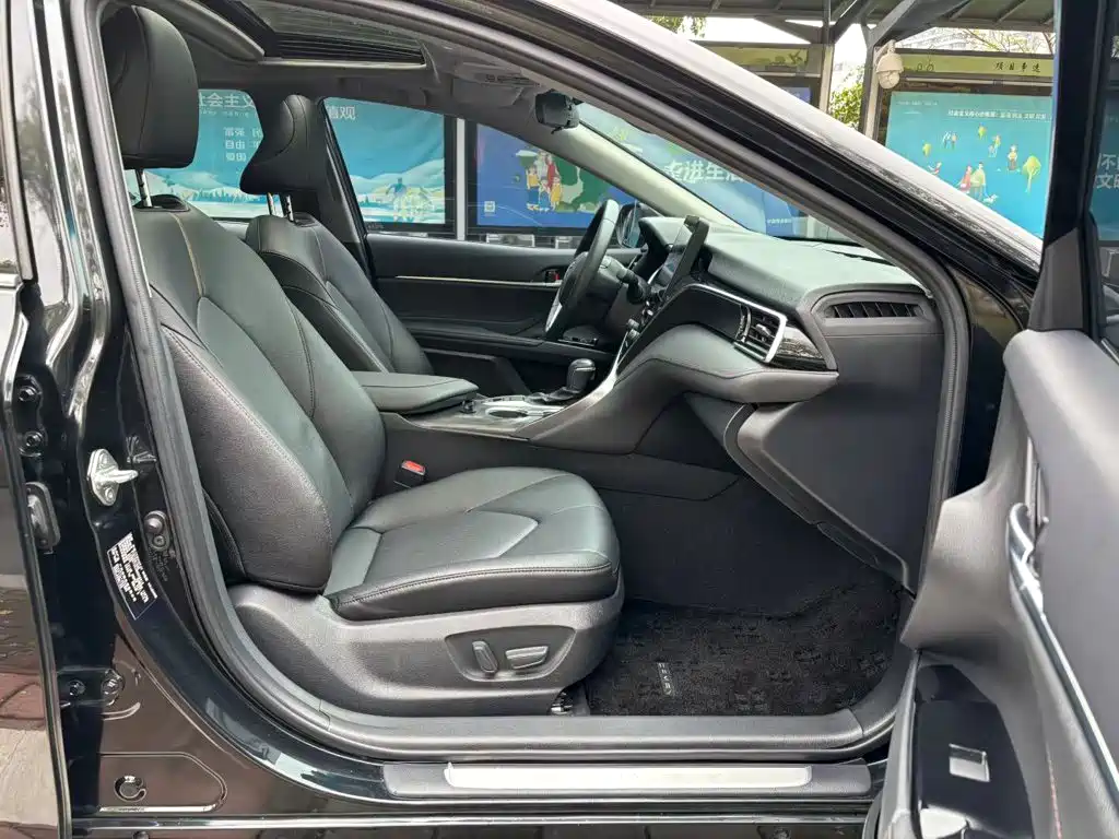 Toyota Camry — миниатюра 6