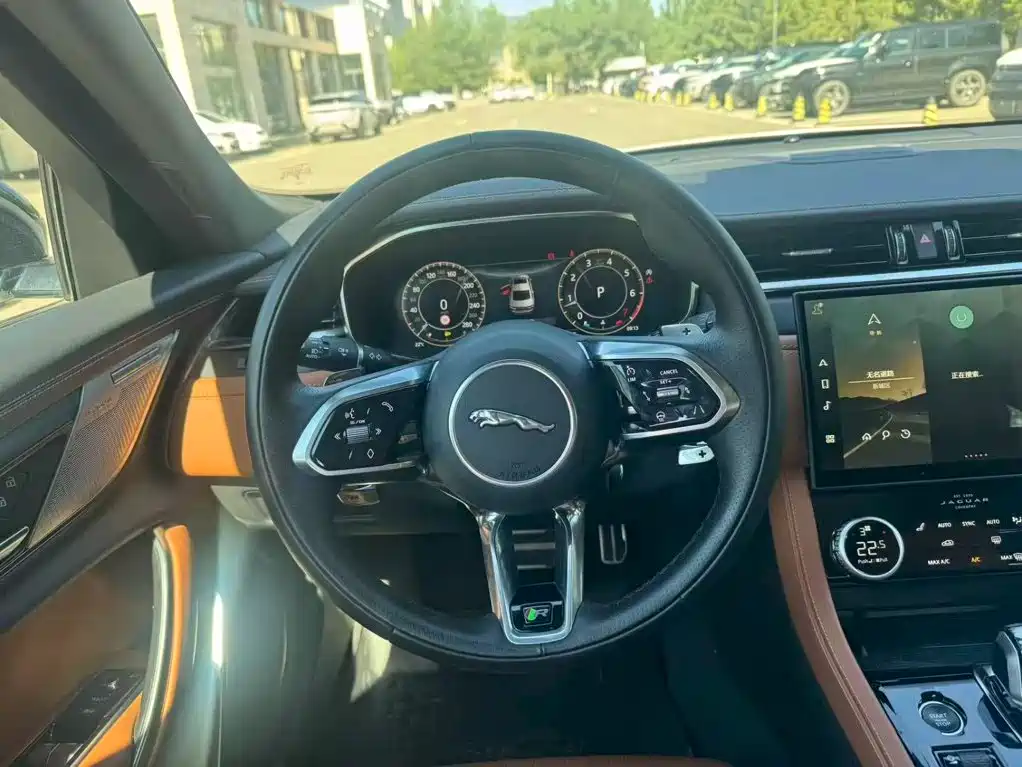 Jaguar XFL — миниатюра 10