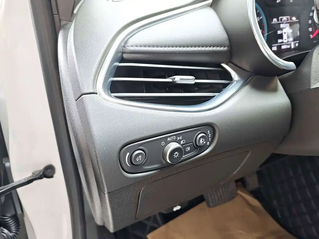 Chevrolet Malibu XL — миниатюра 7