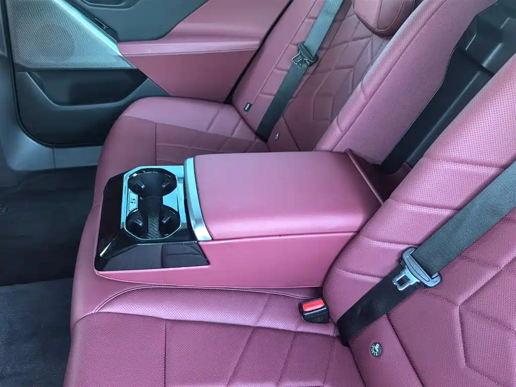 BMW i5 — миниатюра 13