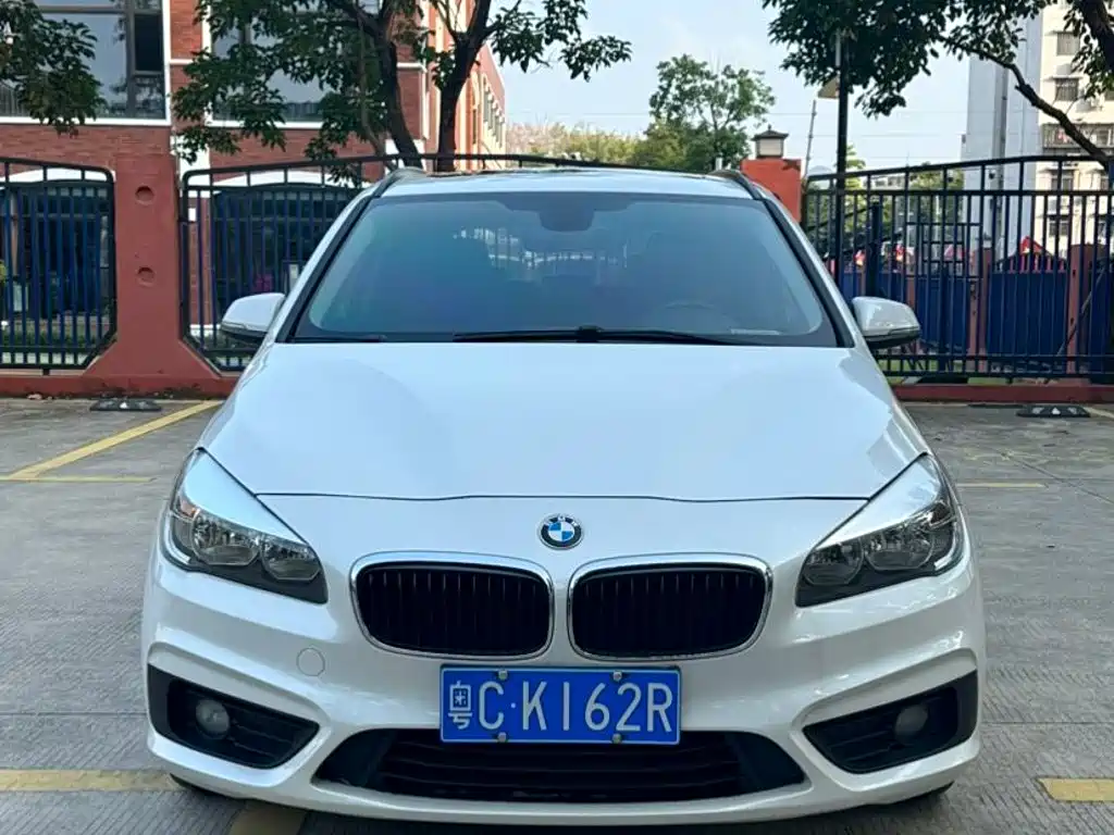 BMW 2 Series Active Tourer — миниатюра 2