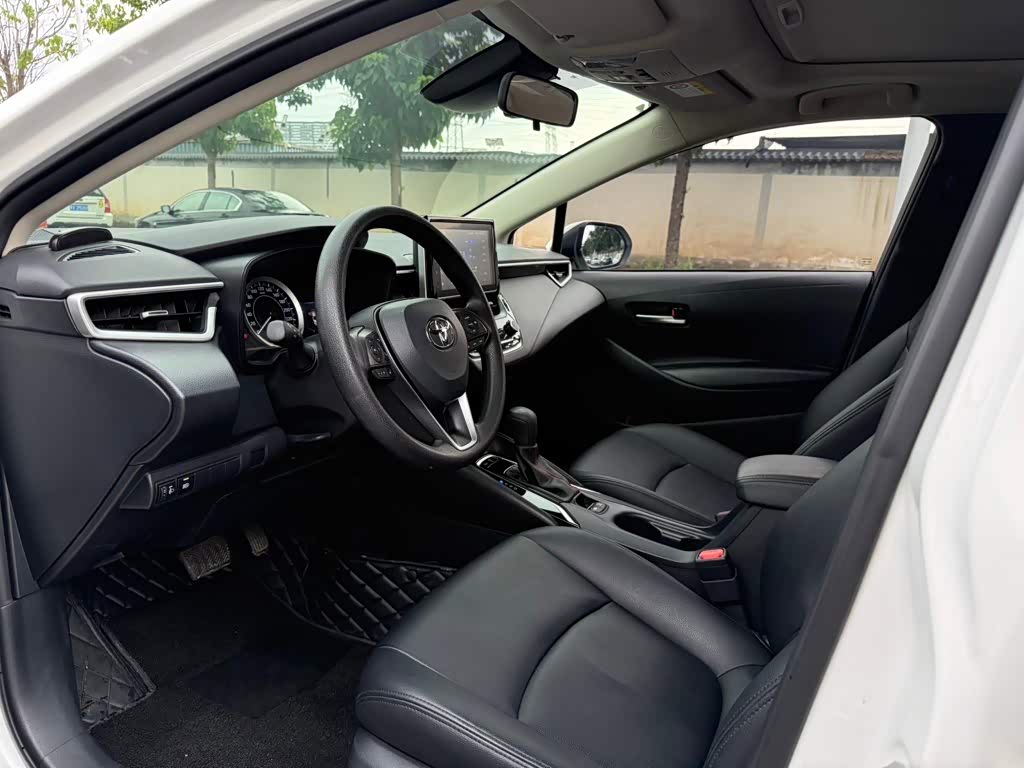 Toyota Corolla 1.2 л 2022 г. Белый, пробег 29000 км