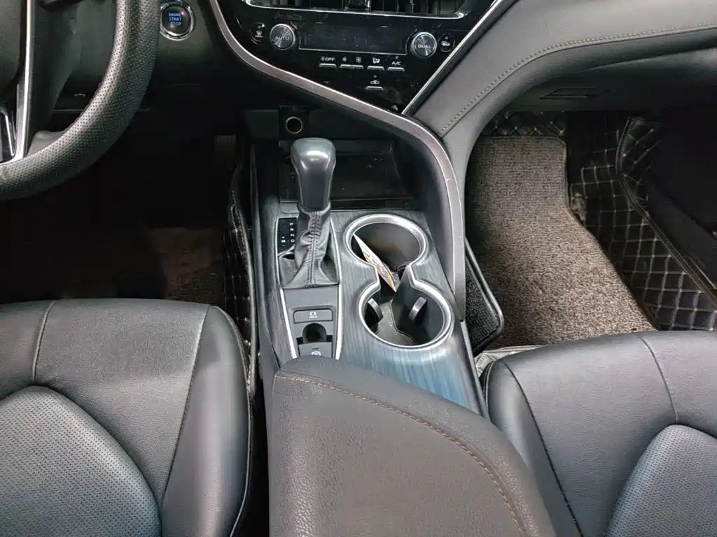 Toyota Camry — миниатюра 14
