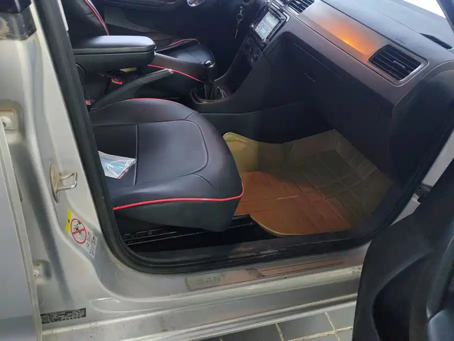 Volkswagen Santana — миниатюра 8