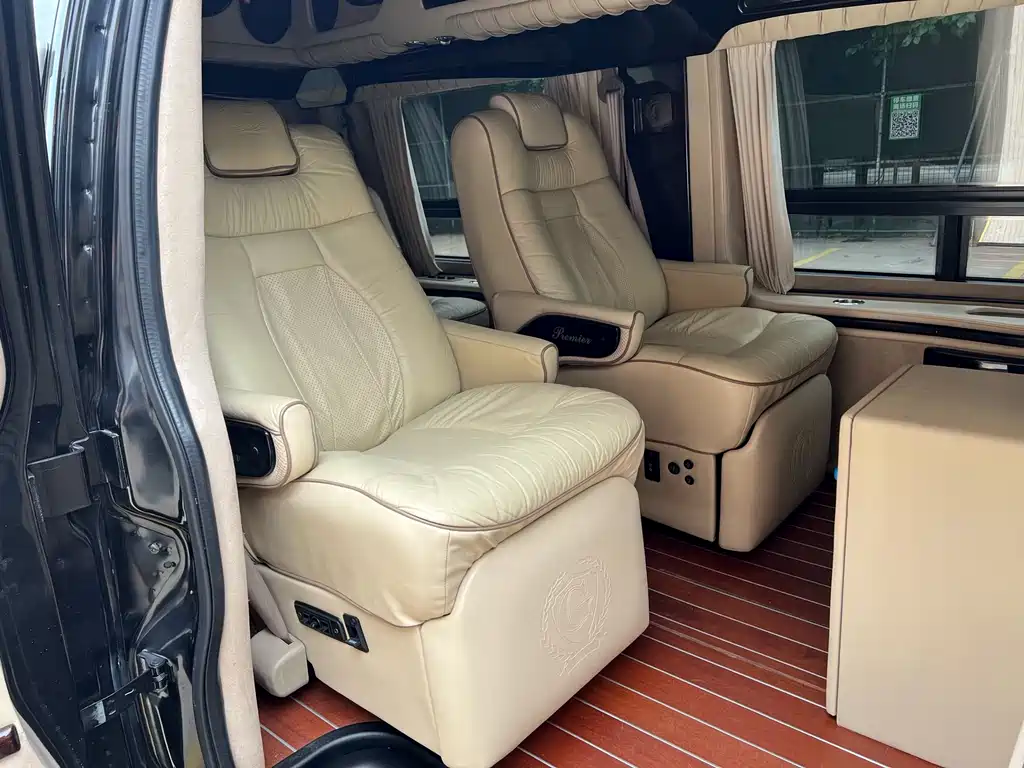 GMC Savana 2011 6.0L 7 мест