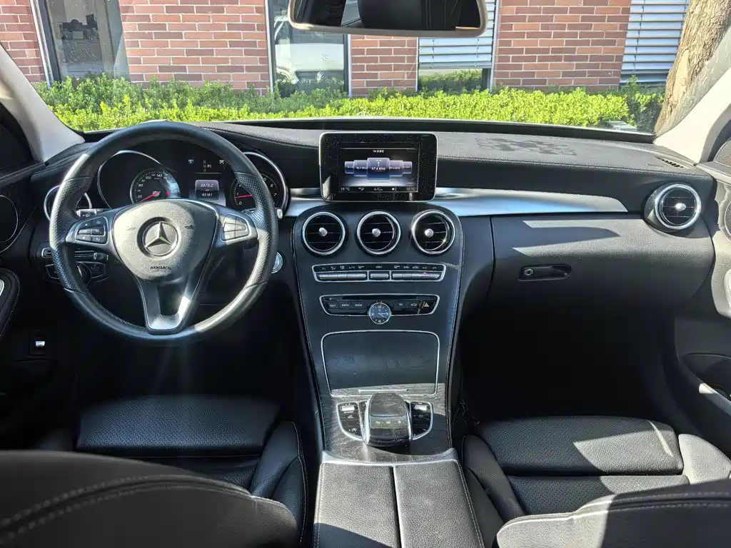 Mercedes-Benz C-Class — миниатюра 6