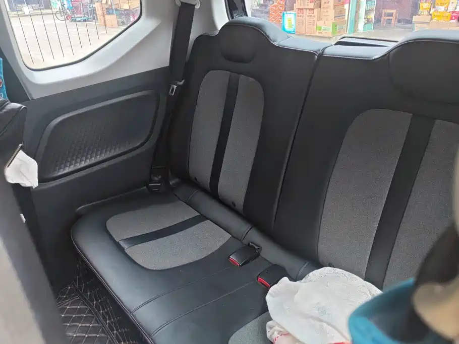 Wuling MINIEV — миниатюра 11
