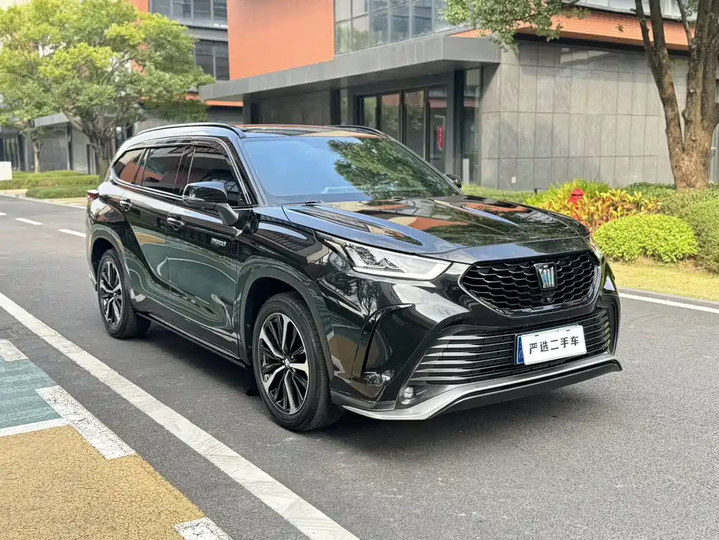 Toyota Crown Kluger — миниатюра 3