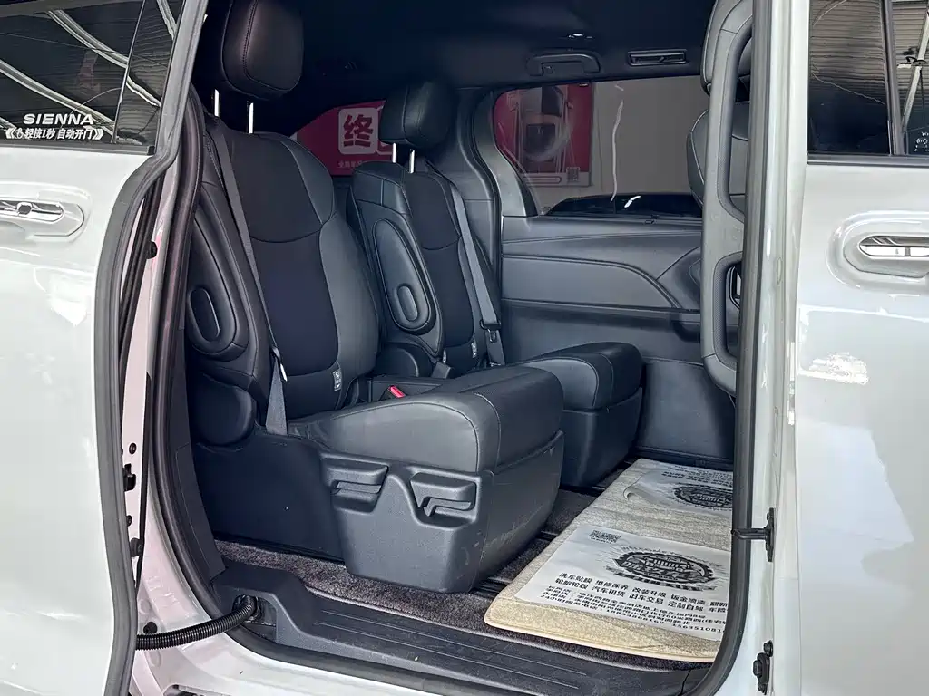 Toyota Sienna — миниатюра 8