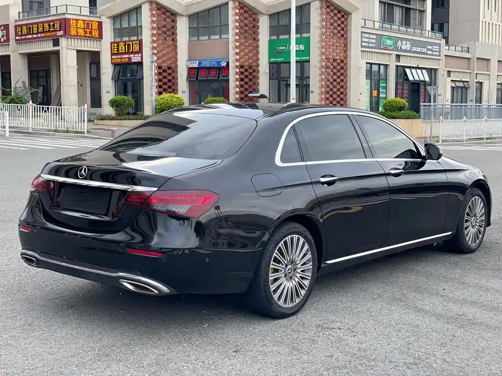 Mercedes-Benz E-Class — миниатюра 7