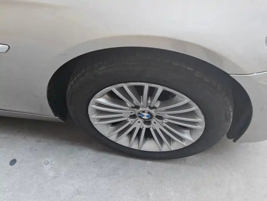 BMW 5 Series — миниатюра 5
