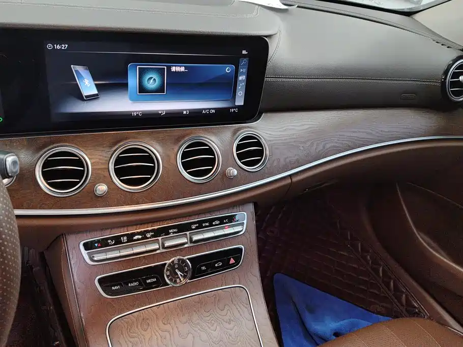 Mercedes-Benz E-Class — миниатюра 13