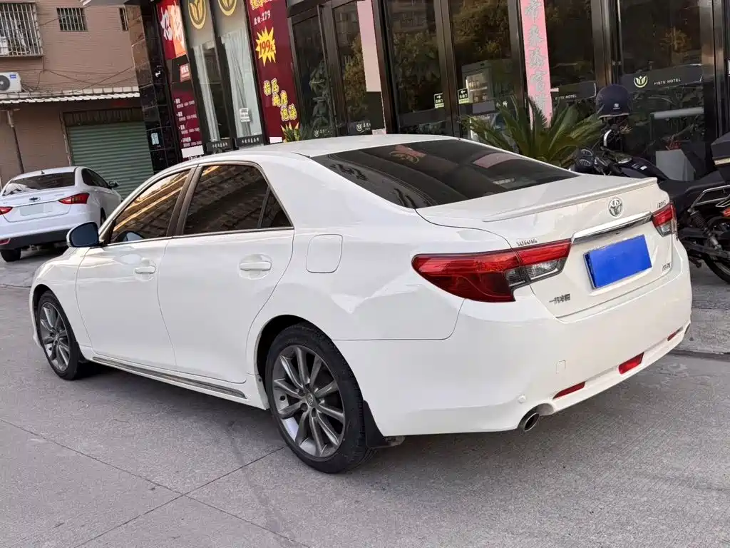 Toyota Reiz — миниатюра 4