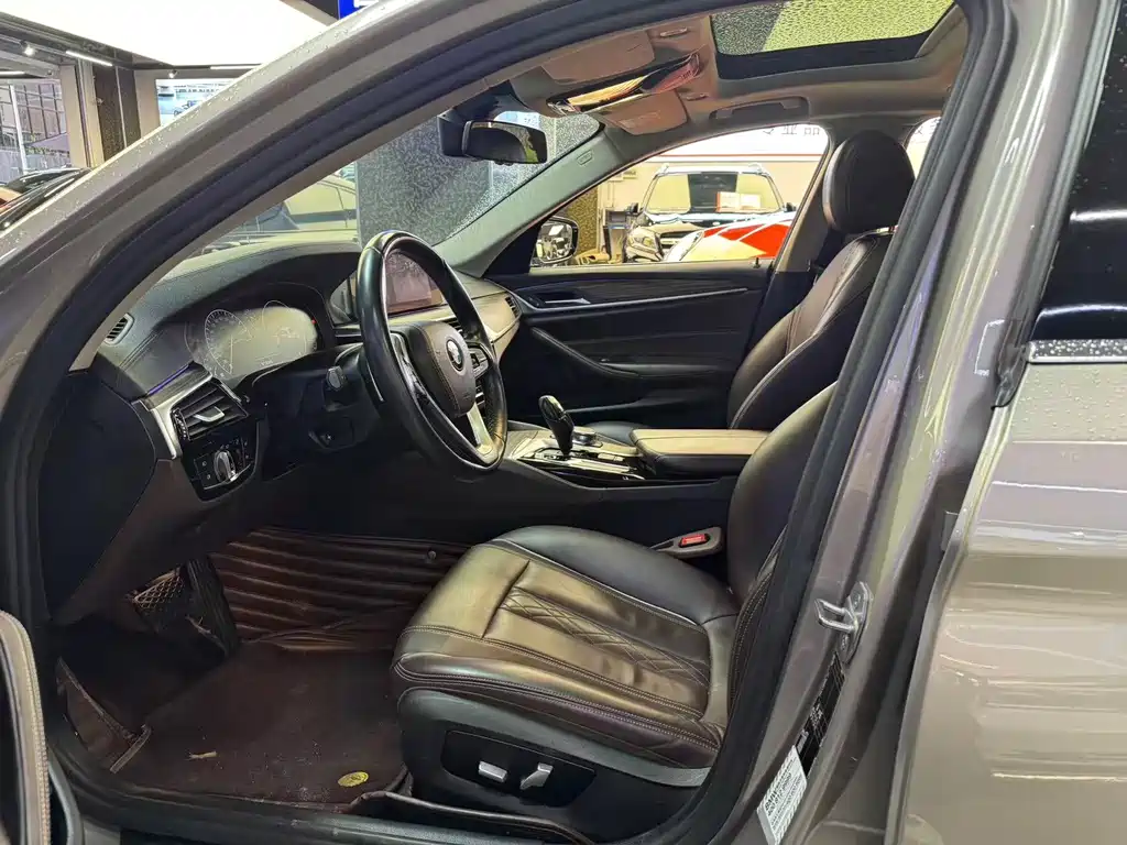 BMW 5 Series — миниатюра 4