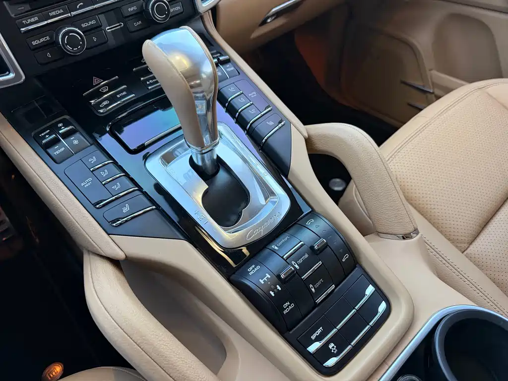 Porsche Cayenne — миниатюра 10